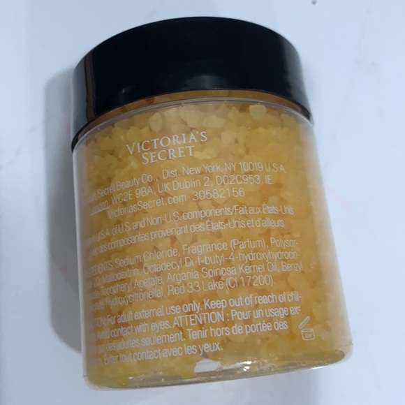 VS Tease Bath Crystals - Picture 2 of 6